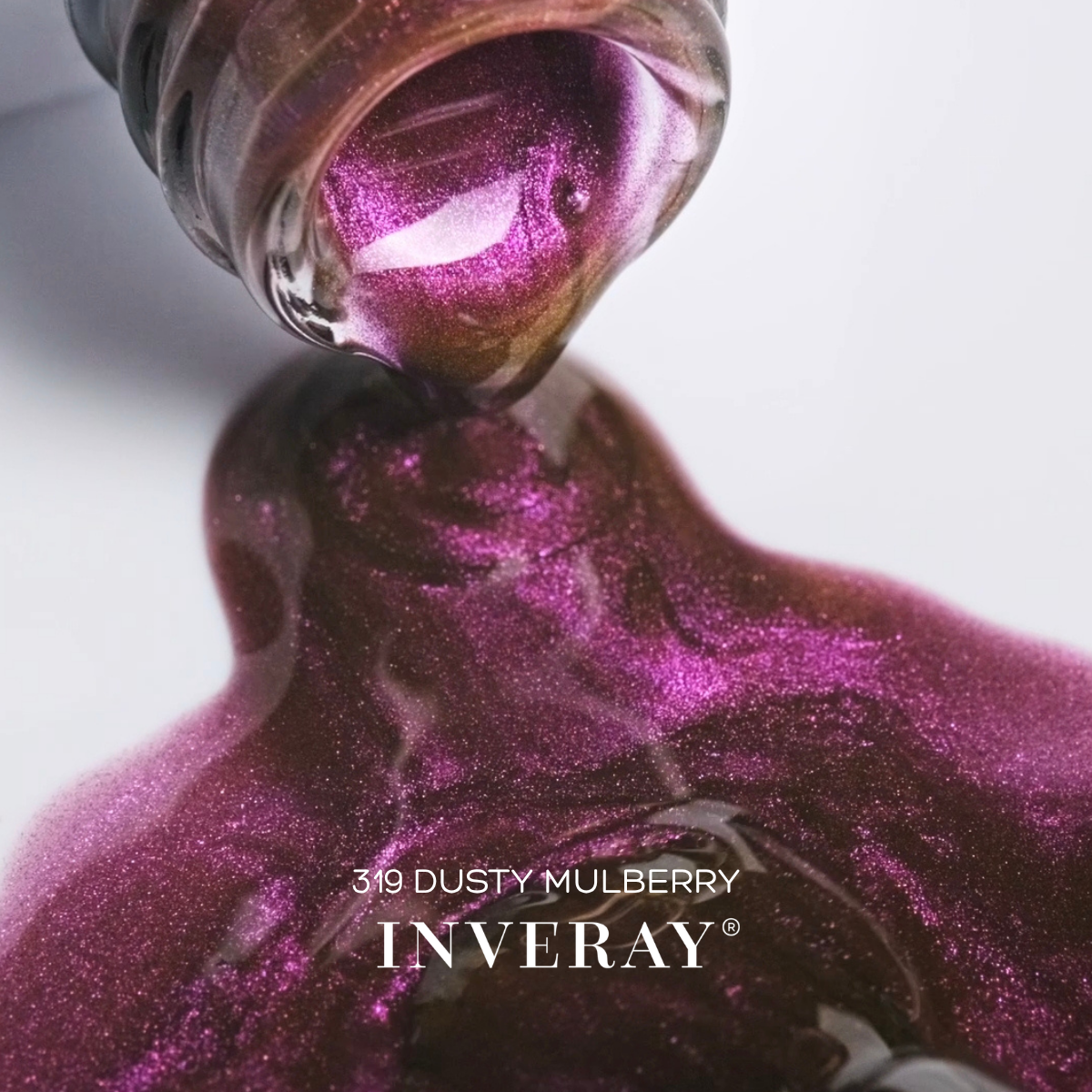 Textura do verniz gel magenta com reflexos bronze – Inveray 319 Dusty Mulberry